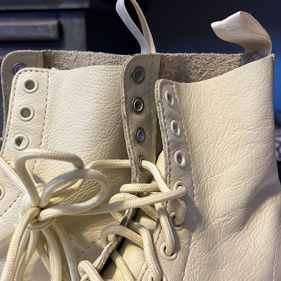 Never Worn Cream Colored Doc Martins size 6 - Picture 10 of 10